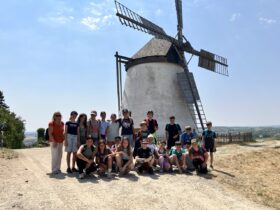 Ausflug nach Retz: 1. Klasse besichtigte Windmühle und erfrischend kühlen Keller